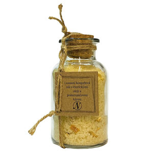 Nikoleta Maria Luxusné kúpeľová soľ s éterickými olejmi a pomarančovou kôrou 300 g