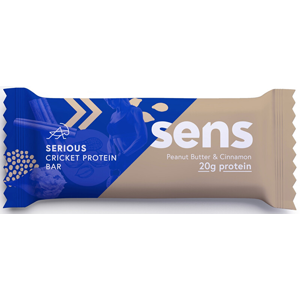 SENS SENS Serious Protein tyčinka s cvrčky múkou - Arašidové maslo & Škorica 60 g -ZĽAVA - KRÁTKA EXPIRÁCIA - 31.12.2020