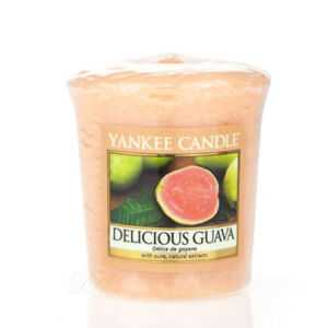 Yankee Candle Aromatická votívny sviečka Delicious Guava 49 g